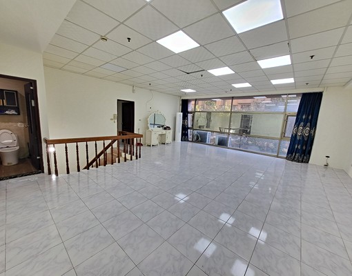 近武陵高中電梯大坪數1房1廳可住辦有車位,可租補 - Image 2