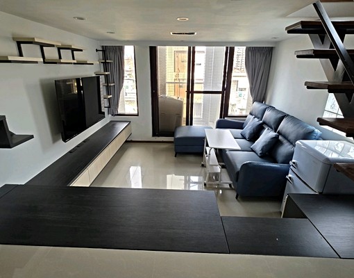 可租補,可寵,全新裝潢,全新家電,樓中樓魔術大空間 - Image 3