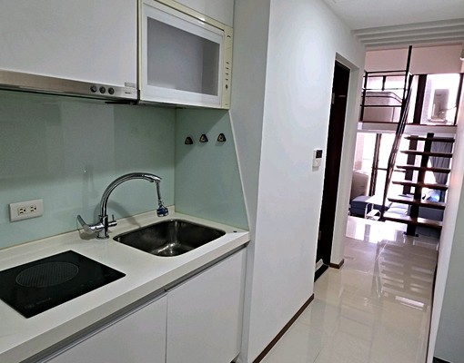 可租補,可寵,全新裝潢,全新家電,樓中樓魔術大空間 - Image 8