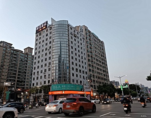 博覽家|美白小精品全新家家具電ㄧ卡皮箱搬新家 - Image 1