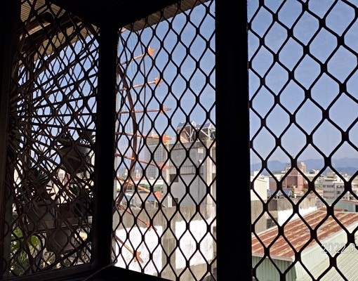 室內設計好、櫃子多,交通方便,再多的衣物都可放得下。一隻皮箱 - Image 11