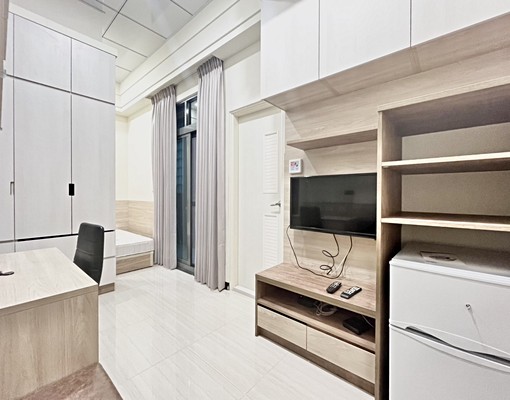 可租補✨陽台獨洗曬✨木質地板系統櫃✨東海商圈超熱鬧✨室內車位 - Image 1