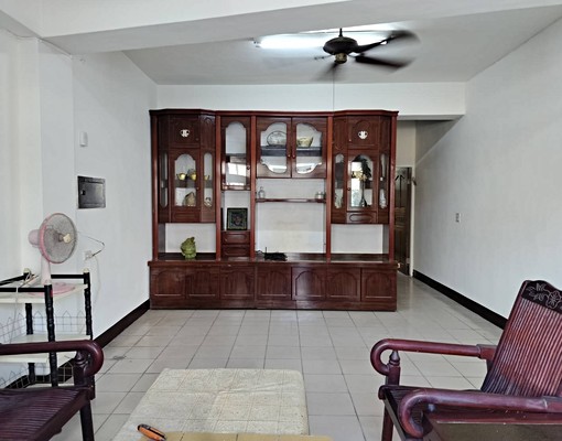 透天店面~交通便利~學區附近~女性雅房 - Image 1