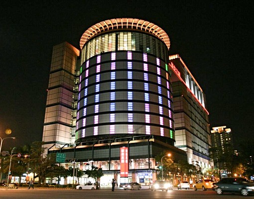 新光/大遠百✴電梯✴精品商務旅店設計✴大衛浴獨洗✴便宜租 - Image 1