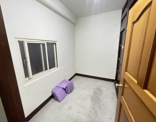 稀有平房出租，室內空間大有自己的獨立大停車空間 - Image 6