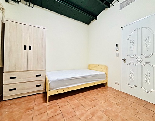 🔥新埔捷運🔥全新裝潢_美妝彩光屋_變頻冷氣 - Image 1