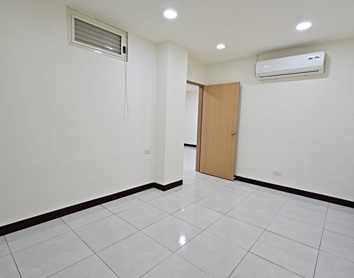 整層住家|門口可停車💕近傳統市場🚩經濟優選 - Image 3