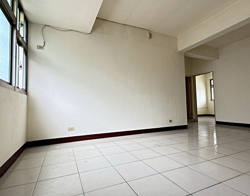 生活便利交通方便住的舒適的靜巷公寓出租3房2廳 - Image 1