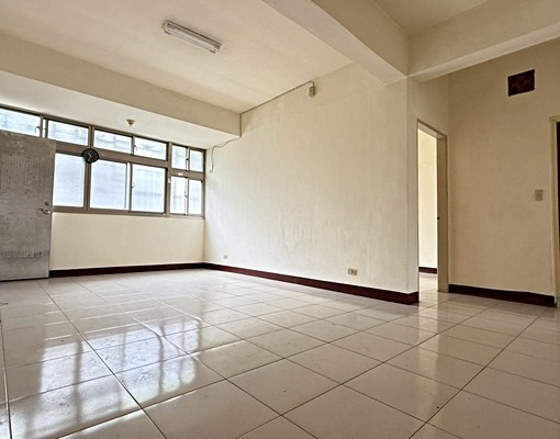 標準家庭三房出租~住這生活交通都很便利!租金不高讓您在這起家 - Image 3