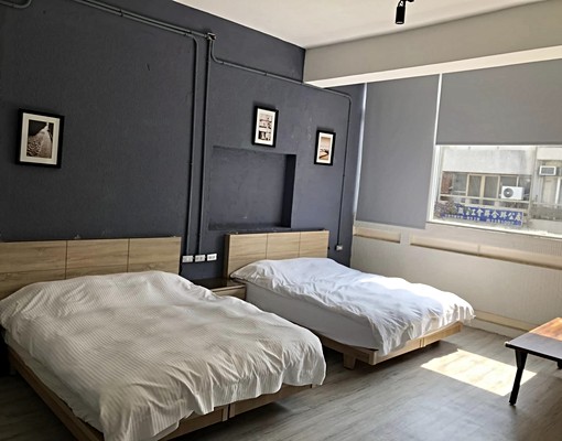 👍老屋改建‧短租套房「一卡皮箱即可入住」👍|老宅輕工業風 - Image 2