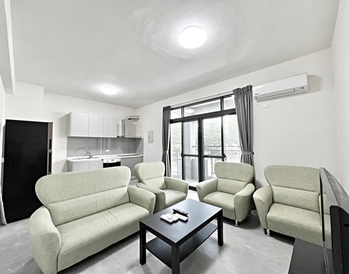 小賴租屋🎈面公園頂樓大露臺室內機車位3台🎈可租補 - Image 1