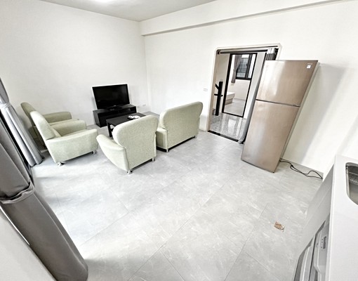 小賴租屋🎈面公園頂樓大露臺室內機車位3台🎈可租補 - Image 5