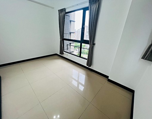 家樂福旁邊間美三房廁所有開窗-前後陽台-租金含車含管 - Image 8