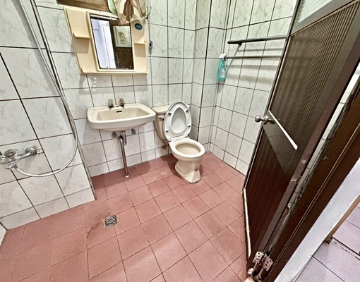 一中商圈#爬樓梯三房超便宜#台水電#無管理員子母車#租屋補助 - Image 3