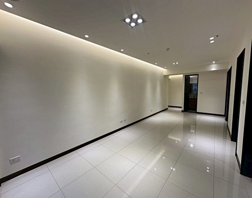 全新自住系統櫃裝潢~含車位~房間溫馨木地板裝潢~ - Image 2