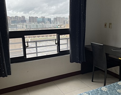 高樓層景觀佳,獨立套房,環球購物中心旁,24小時管理員 - Image 2