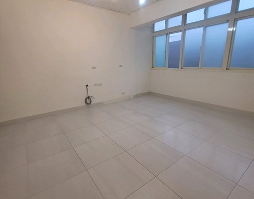 全新裝潢*(附機車位)*明亮大空間乾淨好宅 - Image 2