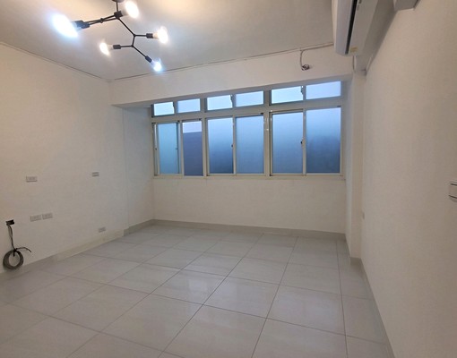 全新裝潢*(附機車位)*明亮大空間乾淨好宅 - Image 3