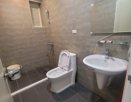 全新裝潢*(附機車位)*明亮大空間乾淨好宅 - Image 13