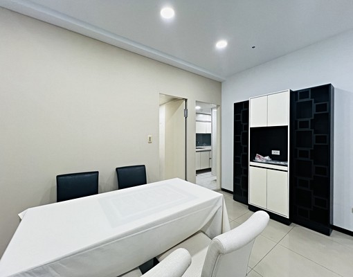 七張捷運旁，「晶華館」兩房平面車位 - Image 3