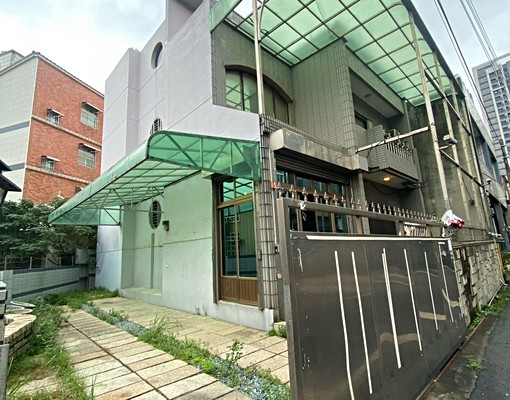 竹北租屋。水瀧重劃區。整棟大別墅1-3樓出租 - Image 2