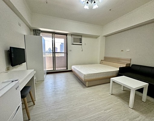 三多商圈捷運站~百貨旁~質感大套房(有陽台) - Image 1