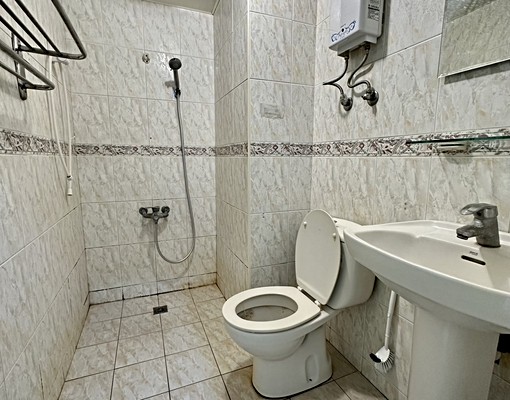 三多商圈捷運站~百貨旁~質感大套房(有陽台) - Image 4