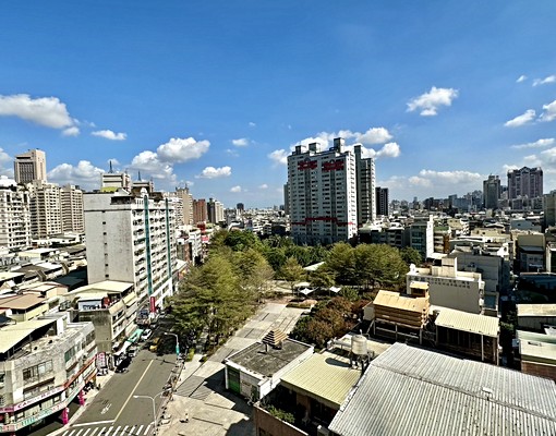 三多商圈捷運站~百貨旁~質感大套房(有陽台) - Image 6