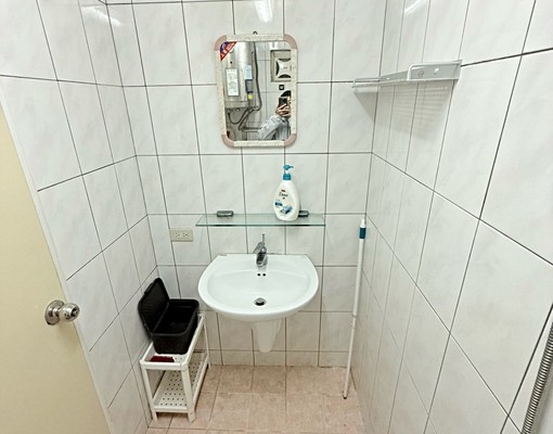 永安市場🚄雙人掀床開窗🌟水泥磚牆🧱變頻冷氣⚡️便宜首選 - Image 14