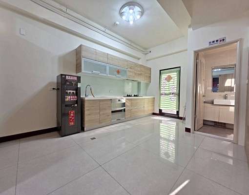 JF👍👍簡約現代車庫大透天近西大路與竹光路口5房大空間 - Image 2