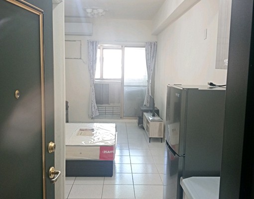 明亮大套房，陽台獨立洗衣機 - Image 1