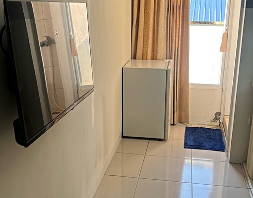 崑山科技大學過一條馬路就到學校了門口附近什麼都有賣 - Image 2