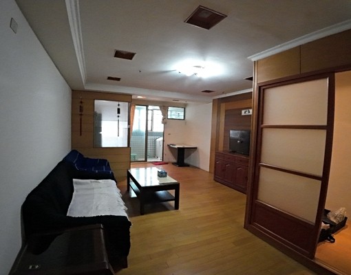 水湳市場中清路/精美社區大四房平車/可租補/一層三戶採光良好 - Image 1