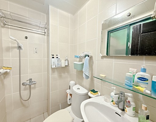 近outlet可租補|限女精美有窗戶套房 - Image 4