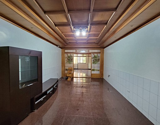 亞灣超值金店面門口可停車可分租衛浴4間翻新新熱水器 - Image 3