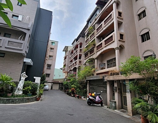 大東捷運站社區別墅 - Image 1