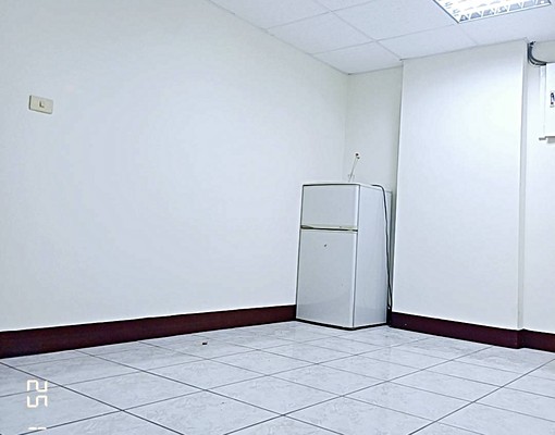 梧棲區店面住家二合一可營業登記黃金店面 - Image 5