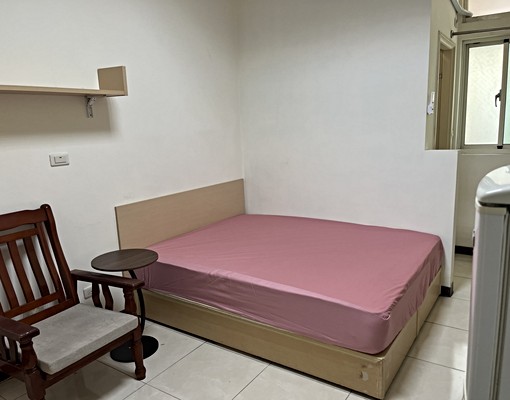 有機車位網路第四台24小時管理全套家俱電一只皮箱入住 - Image 3