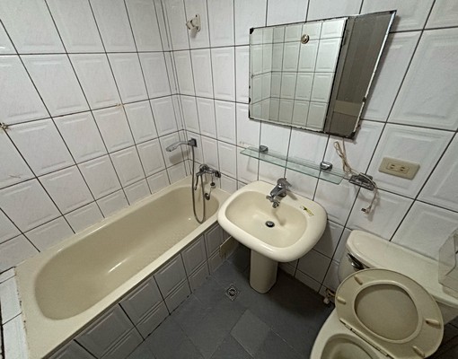 前站商圈獨立大套房有4個對外窗有包網路、第四台 - Image 5