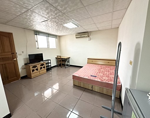 可報稅可租補/近大遠百電梯套房/只求好租客 - Image 3