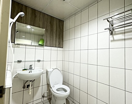 可報稅可租補/近大遠百電梯套房/只求好租客 - Image 10