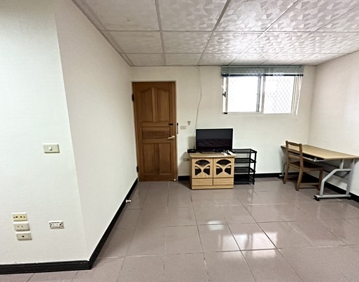 可報稅可租補/近大遠百電梯套房/只求好租客 - Image 11