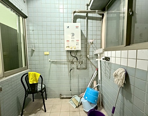 板新🚝間間開窗通風佳/採光好🌟格局方正🏘️包裹代收 - Image 14