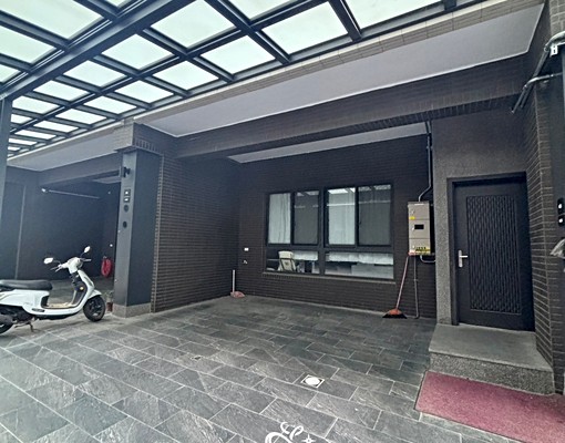 降價🌈社區透天⭐物業管理⭐屋齡新⭐門口停車 - Image 3