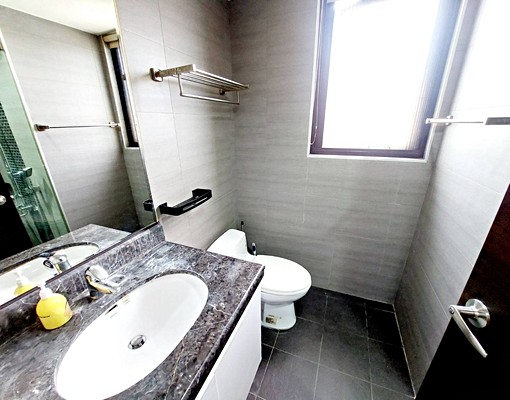 3房2廳2衛💘新興路💘全室裝潢/租補入籍雙車位 - Image 5