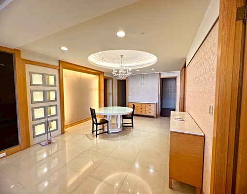 【中悦桂冠四房雙主臥有車位】稀有出租,盡情把握賞屋 - Image 2