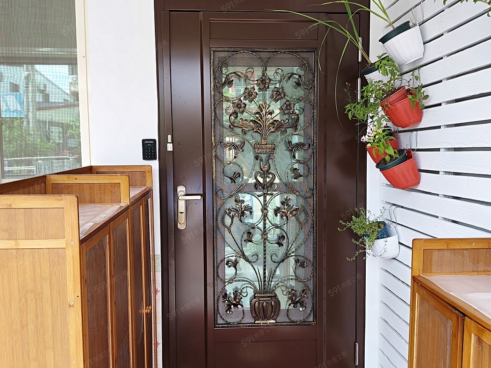 1樓大門安裝門禁系統，安全有保障