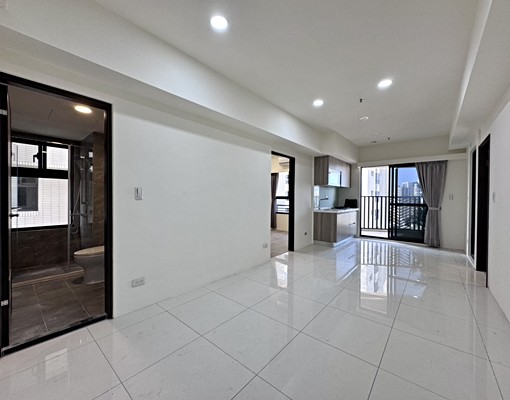 近高大!可租補!可寵物!全新未住高樓層採光三房+平移車位 - Image 1