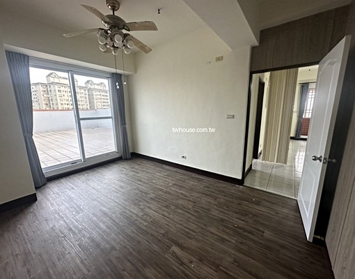 《文山特區稀有頂樓四房大露台|通風明亮採光佳》 - Image 3