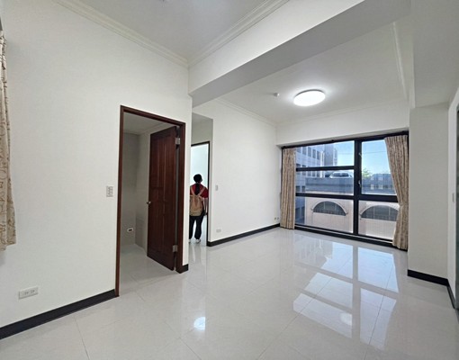 板橋車站,邊間大面採光正2房,可租車位可寵 - Image 2